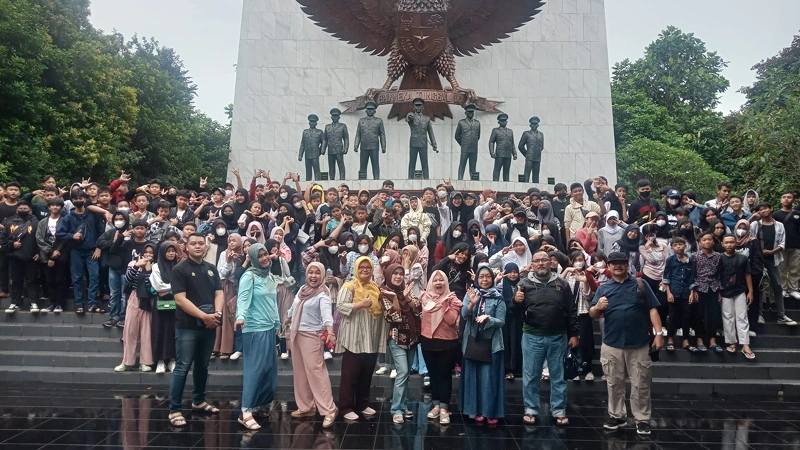 Studi Luar Kelas di Monumen Bersejarah